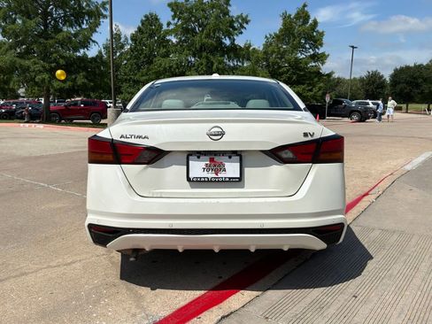 Used 2025 Nissan Altima 2.5 SV FWD image 7