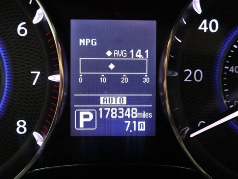 Used 2017 INFINITI QX80 Limited AWD/4WD image 18