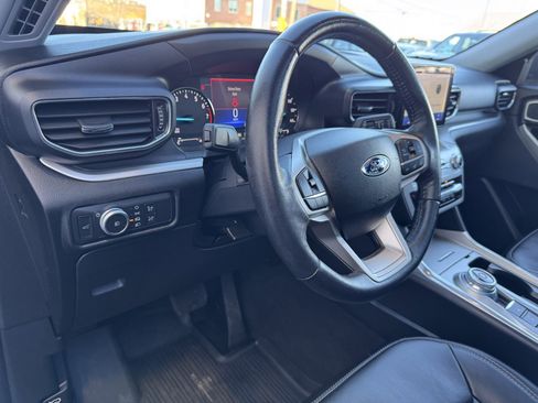 Used 2022 Ford Explorer XLT w/ Equipment Group 202A image 22
