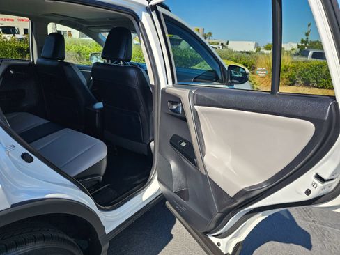 Used 2018 Toyota RAV4 Limited w/ Advanced Technology Package FWD image 28