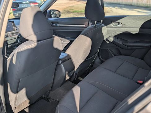 Used 2022 Nissan Altima 2.5 SV FWD image 15