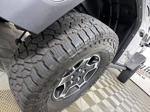 Used 2023 Jeep Gladiator Mojave w/ Trailer Tow Package AWD/4WD image 30