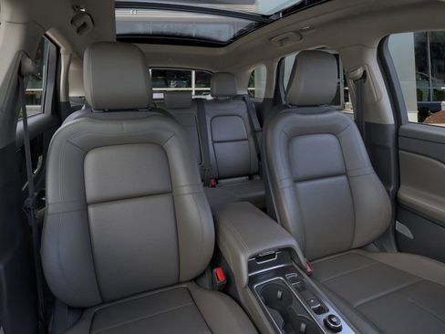 Used 2025 Lincoln Corsair Premiere w/ Equipment Group 101A image 10