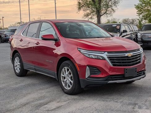 Used 2023 Chevrolet Equinox LT image 3