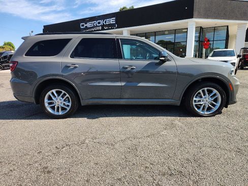 Used 2024 Dodge Durango GT image 2