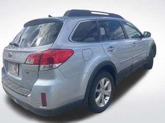 Used 2014 Subaru Outback 2.5i Limited w/ Moonroof Package video 3