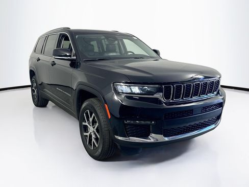 Used 2023 Jeep Grand Cherokee L Limited RWD image 3