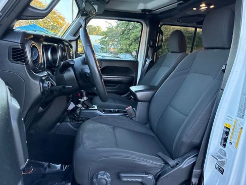 Used 2023 Jeep Gladiator Sport image 10