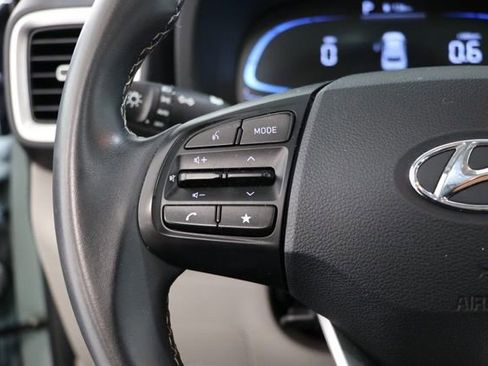 Used 2025 Hyundai Venue SEL FWD image 15