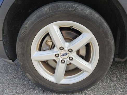 Used 2017 Ford Explorer XLT w/ Equipment Group 202A image 28