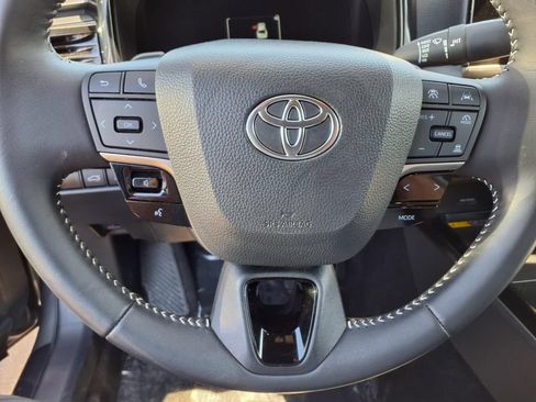 Used 2025 Toyota Camry SE FWD image 13