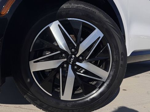 Used 2023 Kia Sorento S FWD image 9