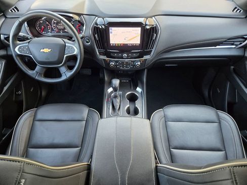 Used 2023 Chevrolet Traverse Premier FWD image 17