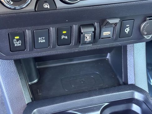 Used 2021 Toyota Tacoma TRD Off-Road w/ Technology Package image 19