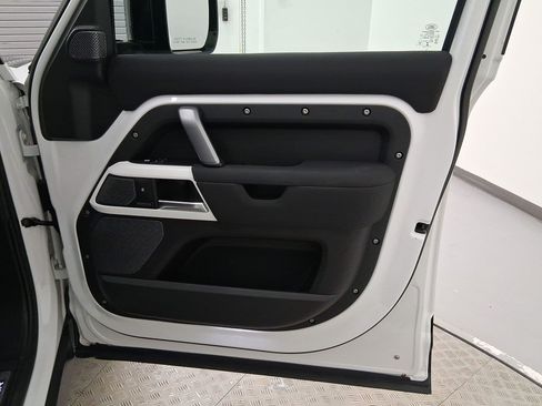 Used 2022 Land Rover Defender 110 X-Dynamic SE AWD/4WD image 33