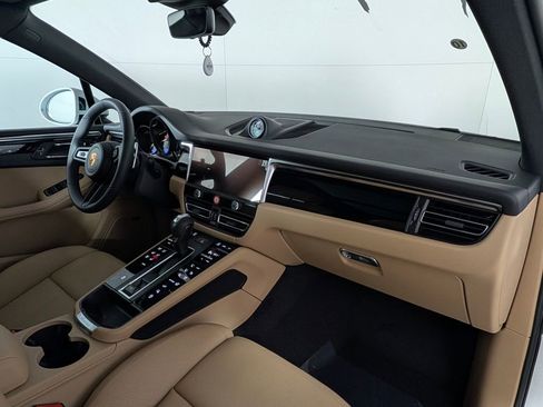 New 2026 Porsche Macan image 19