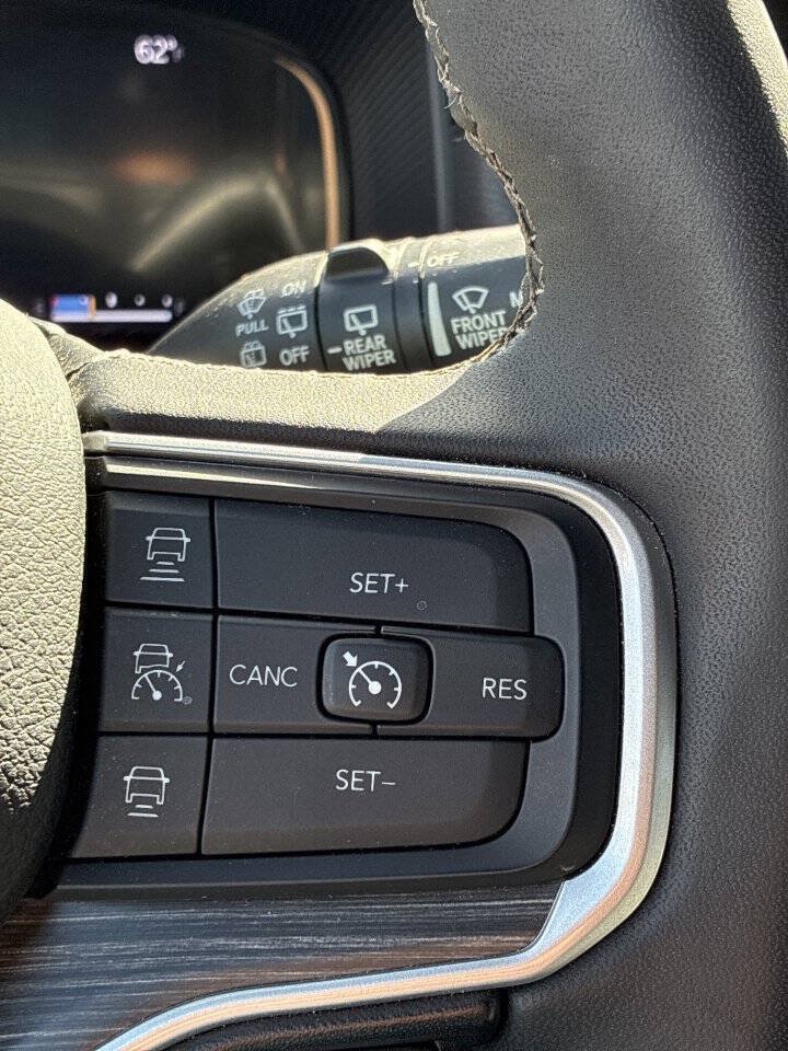 Used 2023 Jeep Wagoneer L Series II AWD/4WD image 38