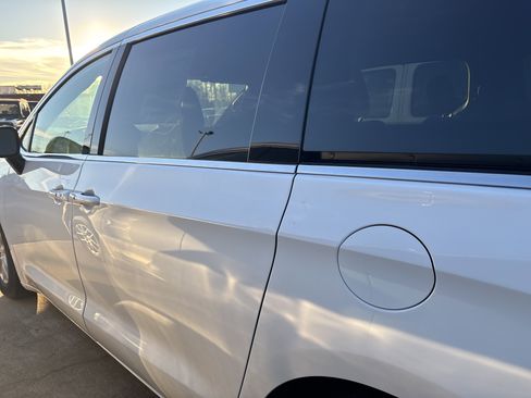 New 2026 Chrysler Pacifica Select image 12