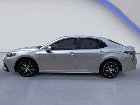 Used 2022 Toyota Camry SE FWD image 11
