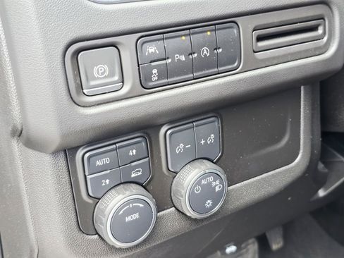 Used 2023 Chevrolet Suburban LT image 21