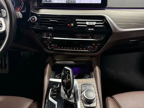 Used 2022 BMW 540i xDrive w/ Executive Package image 3