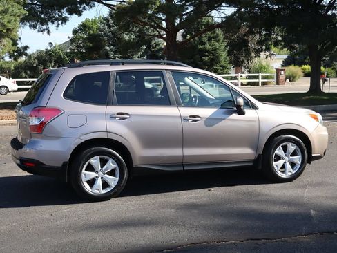 Used 2015 Subaru Forester 2.5i Premium AWD/4WD image 4