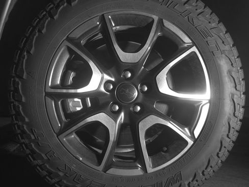 Used 2025 Jeep Compass Trailhawk image 12