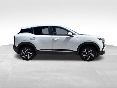 Used 2025 Nissan Kicks SV FWD image 9