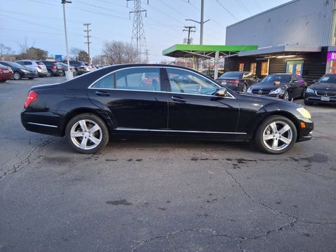 Used 2011 Mercedes-Benz S 550 4MATIC image 4