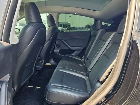 Used 2022 Tesla Model Y Long Range AWD/4WD image 17