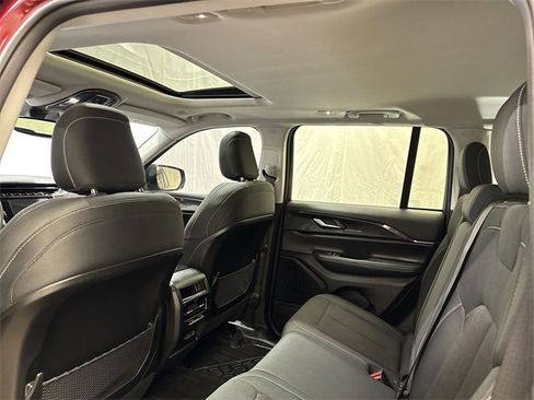 Used 2023 Jeep Grand Cherokee Laredo w/ Luxury Tech Group I image 14