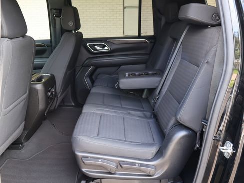 Used 2023 Chevrolet Suburban LS RWD image 10