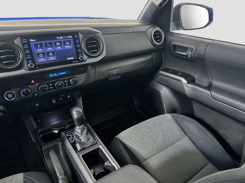 Used 2021 Toyota Tacoma TRD Off-Road AWD/4WD image 25