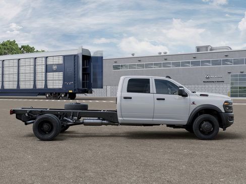 New 2026 RAM 5500 Tradesman AWD/4WD image 21