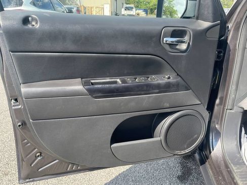 Used 2016 Jeep Patriot High Altitude AWD/4WD image 12