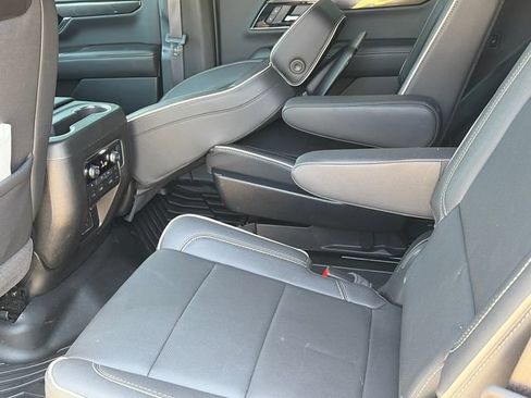 Used 2025 GMC Yukon Elevation w/ Elevation Premium Package RWD image 12