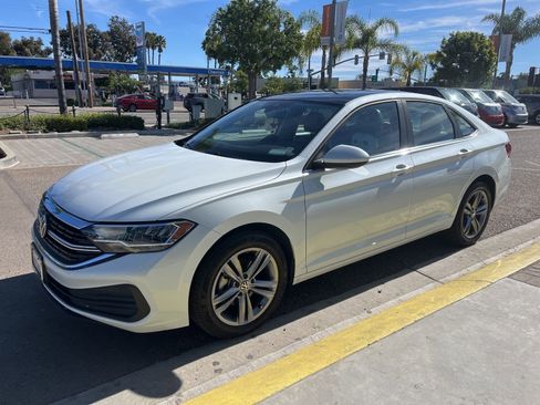 Used 2023 Volkswagen Jetta SE w/ Panoramic Sunroof Package image 2