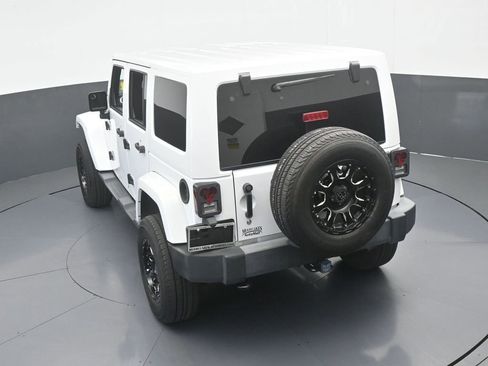 Used 2018 Jeep Wrangler Unlimited Sahara w/ Connectivity Group image 47