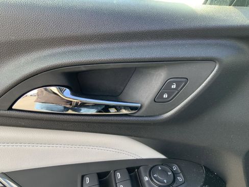 Used 2025 Chevrolet Trax LT image 19