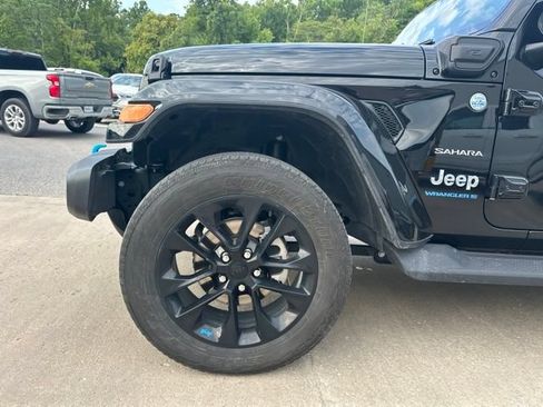 Used 2023 Jeep Wrangler Unlimited Sahara w/ Cold Weather Group AWD/4WD image 6