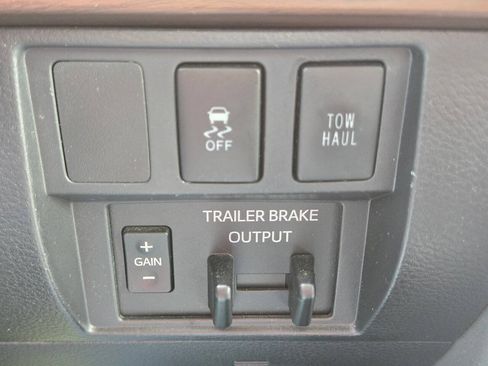 Used 2018 Toyota Tundra Limited AWD/4WD image 32