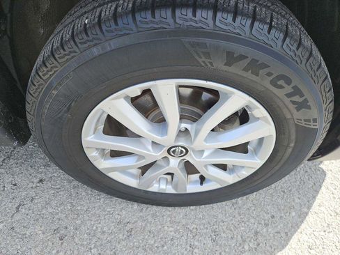 Used 2018 Nissan Rogue SV image 33