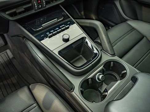 Certified 2025 Porsche Cayenne E-Hybrid Coupe AWD/4WD image 30