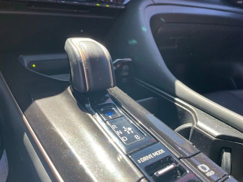 Used 2024 Toyota Crown Limited image 4