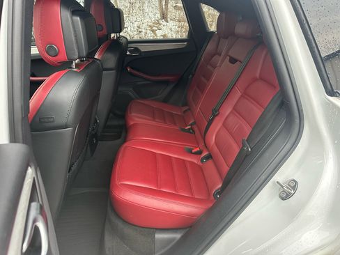 Used 2023 Porsche Macan S image 17