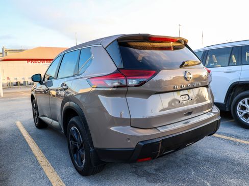 Used 2025 Nissan Rogue SV FWD image 10