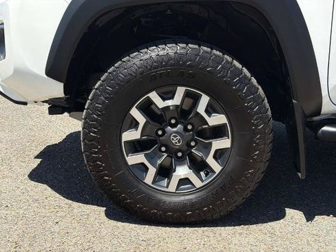 Used 2023 Toyota Tacoma TRD Off-Road w/ Black Out Package (TMS) AWD/4WD image 11