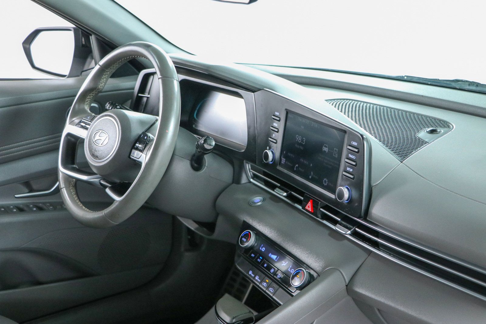 Used 2025 Hyundai Elantra Sport FWD image 25