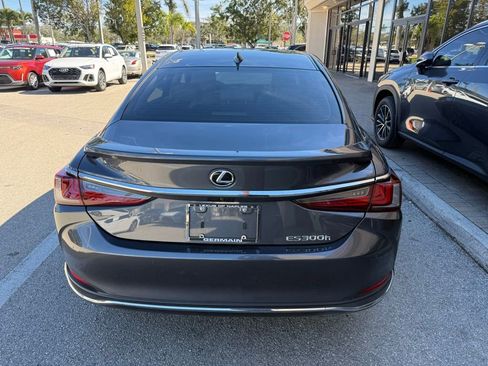 Used 2023 Lexus ES 300h w/ Premium Package image 10
