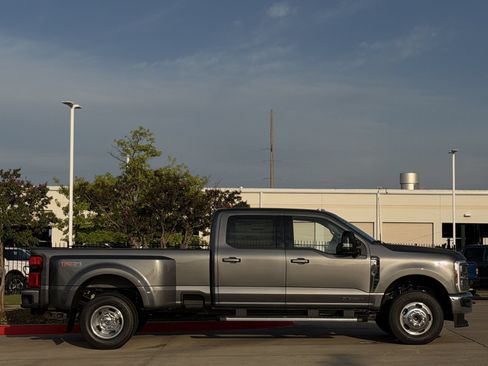 New 2026 Ford F350 Lariat w/ FX4 Off-Road Package AWD/4WD image 3